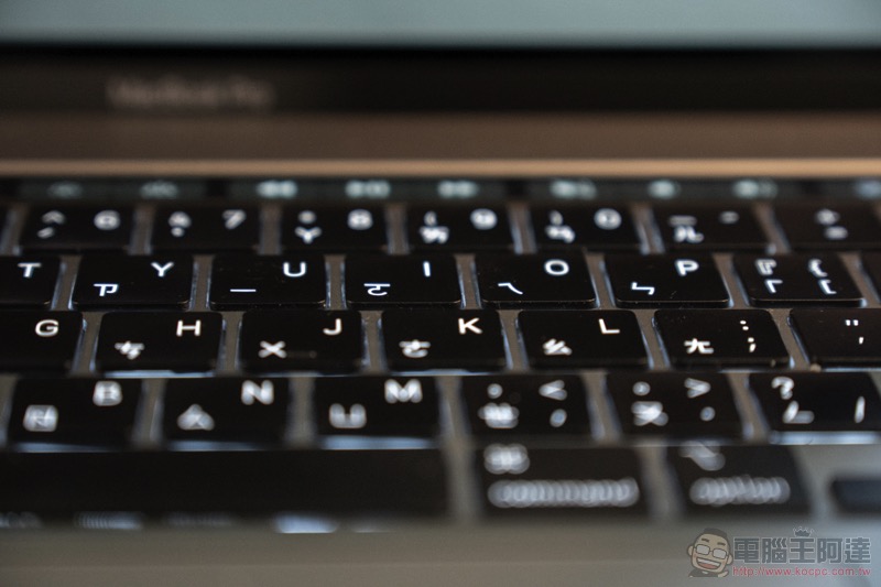 MacBook Pro 16 吋開箱體驗 ：熟悉的新朋友 - 電腦王阿達