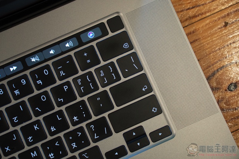 報導指 MacBook Pro 2026 年將迎接 20 週年大改款，目標「再次」挑戰薄型設計（編輯觀點） - 電腦王阿達