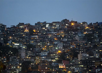 民眾與政府無力支應武漢肺炎，里約黑幫動起來宣布貧民區宵禁