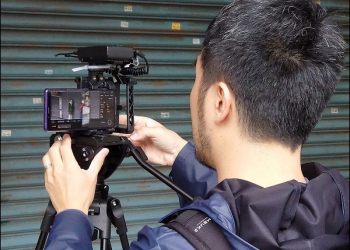 知名導演李中以 Xperia 1 完美詮釋「大師視野」 拍攝短片《代代排》 - 電腦王阿達