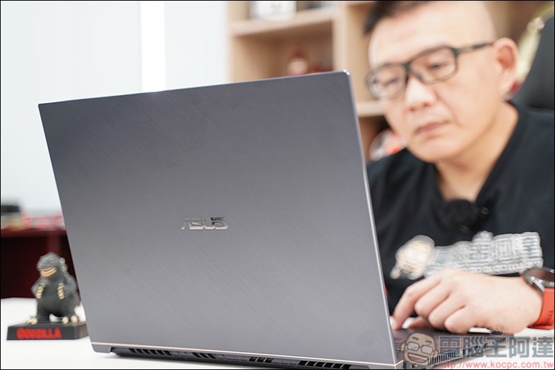 ASUS ProArt StudioBook 17 (H700) 開箱，搭載Pantone認證高色彩精準度螢幕的創作者筆電