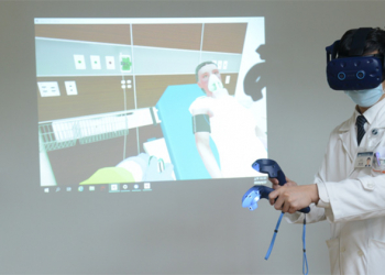 HTC DeepQ 與台北慈濟醫院、台灣急重症模擬醫學會聯手，用 VR 訓練武漢肺炎照護