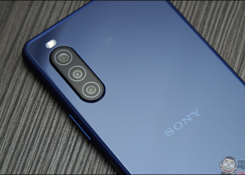Xperia 10 II 開箱、評測、動手玩：21:9 OLED 寬螢幕、三鏡頭相機，具備防水功能更親民！