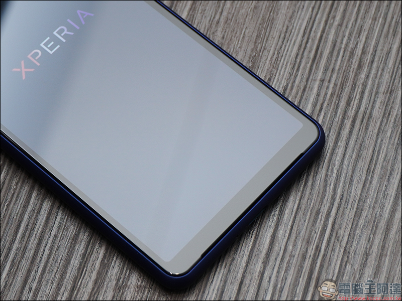 Xperia 10 II 開箱、評測、動手玩：21:9 OLED 寬螢幕、三鏡頭相機，具備防水功能更親民！ - 電腦王阿達