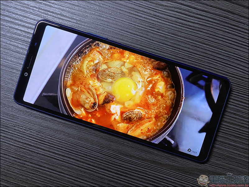 Xperia 10 II 開箱、評測、動手玩：21:9 OLED 寬螢幕、三鏡頭相機，具備防水功能更親民！ - 電腦王阿達