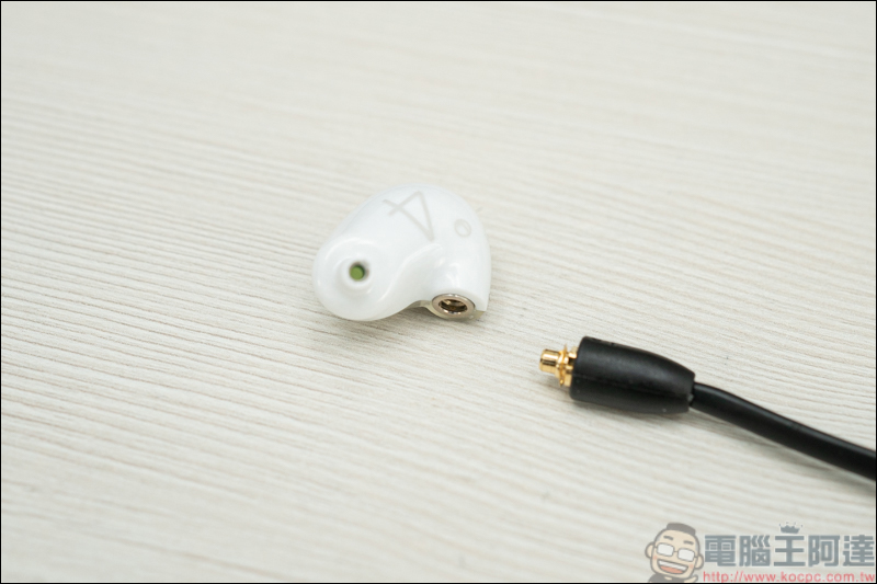 Shure AONIC 50無線降噪頭戴式耳機開箱動耳聽，同場加映AONIC 4 - 電腦王阿達