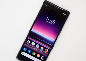 Sony 的專利其實就有升降式鏡頭設計，而且連喇叭都能隱藏 - 電腦王阿達