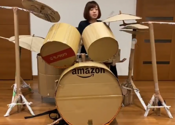因為疫情不能練團的日本打鼓女孩，在家土砲整套練習用爵士鼓