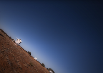 感受地球自轉的天旋地轉！一起欣賞固定天空的 24 小時縮時攝影作品吧