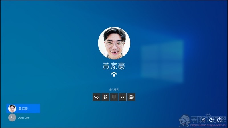 輕薄商務筆電 ASUS ExpertBook P2 (P2451) 開箱 - 13