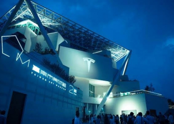 台灣最大 Tesla V3 超級充電站正式於台南市美術館 2 館啟用 - 電腦王阿達