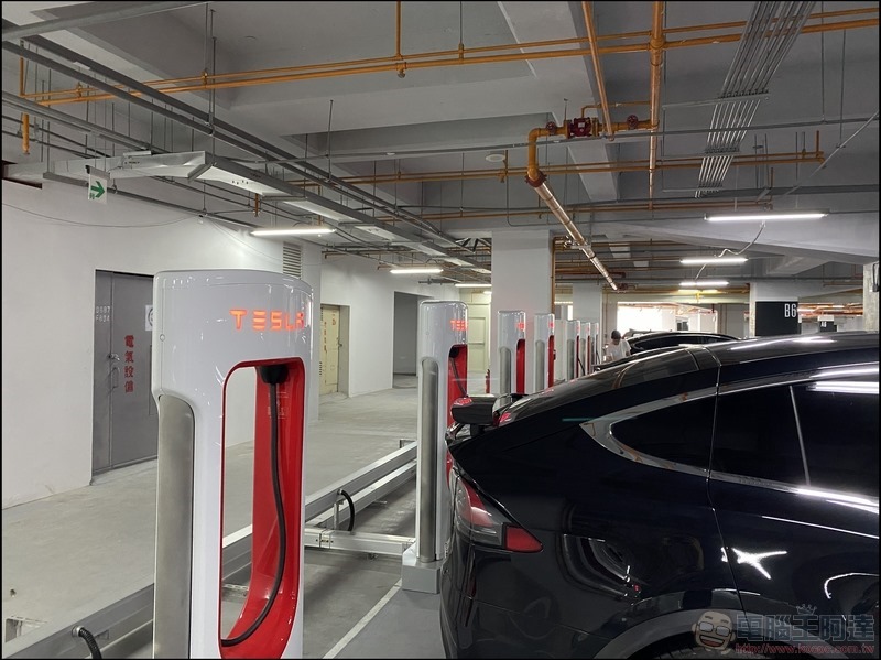 Tesla 更新 Model S 與 X 支援最新 V3 超充的 250kW 充電 - 電腦王阿達