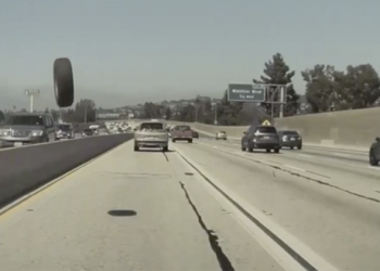 Autopilot 大冒險之 Tesla Model 3 遇到飛來「輪胎」 （影片）