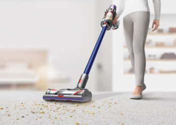 新一代 Dyson V11 無線吸塵器系列在台發表，可換電池設計續航更強