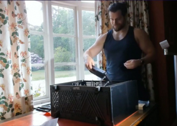 「超人」也是 AMD YES，亨利卡維爾在 Instagram 上秀出組電腦畫面 - 電腦王阿達