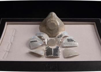 以色列珠寶公司展示全球最貴口罩，18K白金打造鑲嵌 3600 顆鑽石