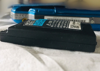 日本網友 PSP 電池膨脹後呼籲大家也檢查，結果一堆人都發生這狀況 - 電腦王阿達