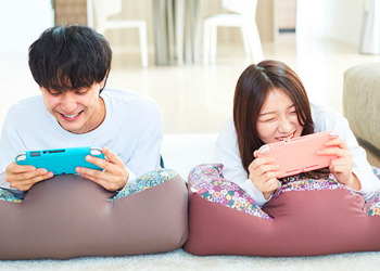 「NeOchi PillOw」枕頭開放集資，為喜歡趴著玩手機、遊戲機的人而生