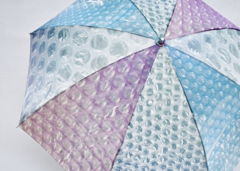 「氣泡紙造型雨傘」真的還是傘只是讓人想捏