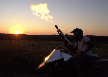 等不及 Tesla Cyberquad ATV 全地形車，狂人直接 DIY 一台來騎（影片）