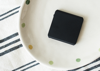 TileRec 隱形錄音片開箱 ：巧克力「片」般迷你，竟有 24 小時超長錄音續航