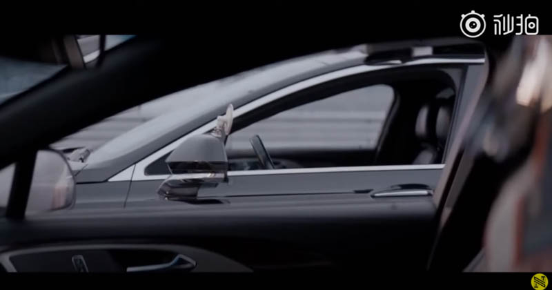 小米展現用小米 10 Ultra 手機於超過 1,000 公里外遠端遙控真實賽車，跟職業賽車手比賽