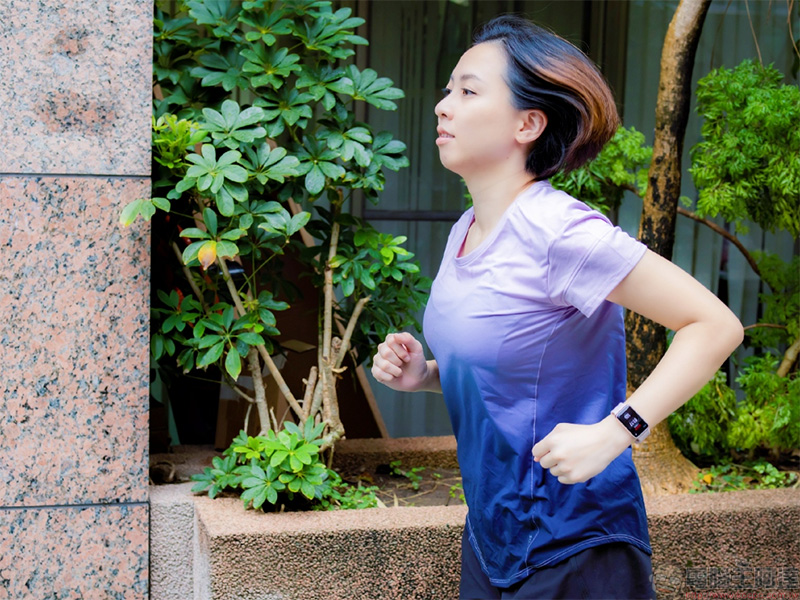 為年輕族群而生 HUAWEI WATCH FIT 開箱動手玩，運動教練、健康專員隨身相伴 - 電腦王阿達