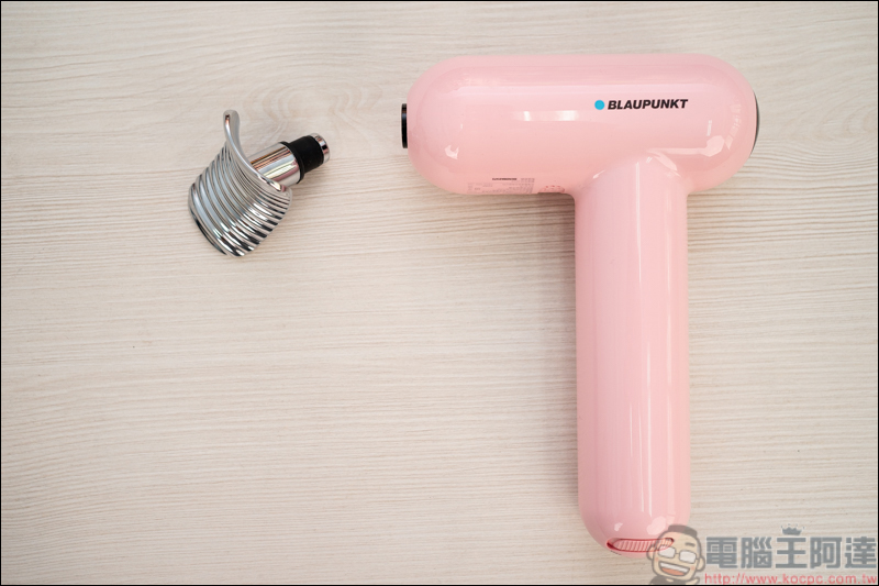BLAUPUNKT 藍寶AI筋膜震動按摩槍，德國工藝品質，從此讓痠痛遠離你；同場加映小藍寶筋膜按摩槍，首創精油按摩設計，小資族最佳首選 - 電腦王阿達