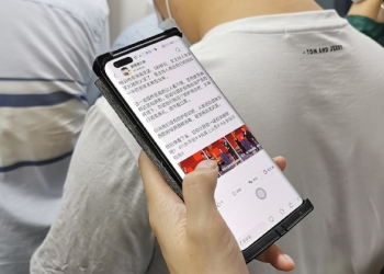 HUAWEI Mate 40 Pro 實機於地鐵車廂被捕獲