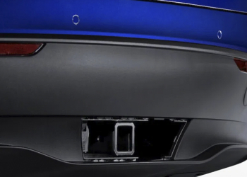 賣沒多久的 Model Y 因燈具失常被召回，但可以透過 OTA 解決