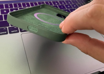 國外部分用戶收到的 MagSafe 保護殼 “沒有喇叭開孔”，Apple 技術顧問還說這本來就沒有（笑） - 電腦王阿達