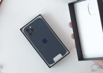 外媒以 iPhone 12 搭配 Apple 多款原廠充電器進行充電實測，最大支持 22W 有線快充