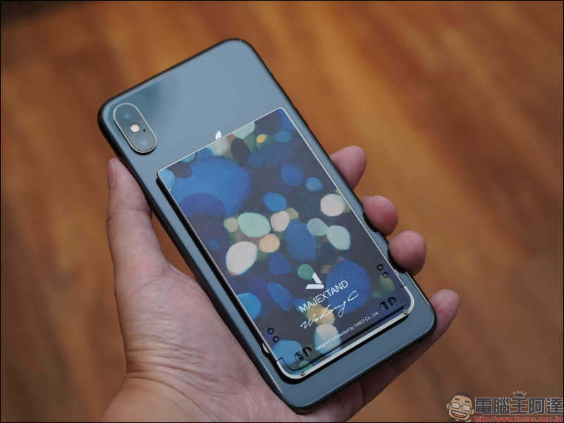 MAJEXTAND 秒捷架開箱動手玩：一秒調整最佳觀看視角，低頭族不再低頭！（同場加映：MAJEXTAND 筆電架） - 電腦王阿達