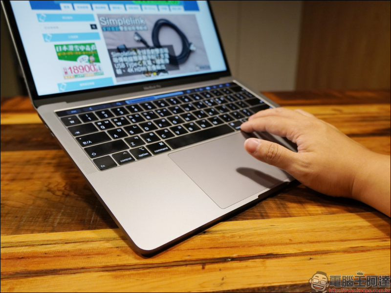 MAJEXTAND 秒捷架開箱動手玩：一秒調整最佳觀看視角，低頭族不再低頭！（同場加映：MAJEXTAND 筆電架） - 電腦王阿達