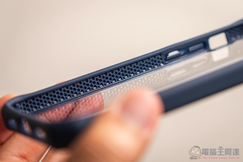 iPhone 12 抗菌、防摔都不妥協！ITSKINS 極限運動保護殼開箱體驗（評價 / 評測 / 動手玩） - 電腦王阿達