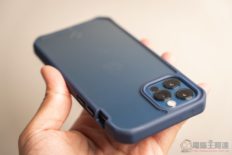 iPhone 12 抗菌、防摔都不妥協！ITSKINS 極限運動保護殼開箱體驗（評價 / 評測 / 動手玩） - 電腦王阿達