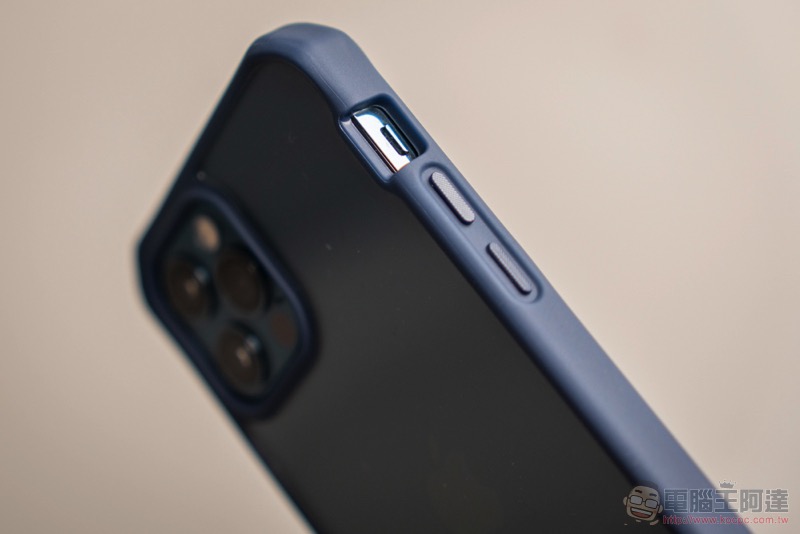 iPhone 12 抗菌、防摔都不妥協！ITSKINS 極限運動保護殼開箱體驗（評價 / 評測 / 動手玩） - 電腦王阿達