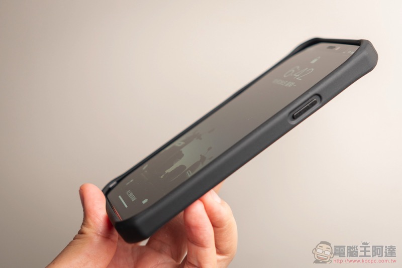 iPhone 12 抗菌、防摔都不妥協！ITSKINS 極限運動保護殼開箱體驗（評價 / 評測 / 動手玩） - 電腦王阿達