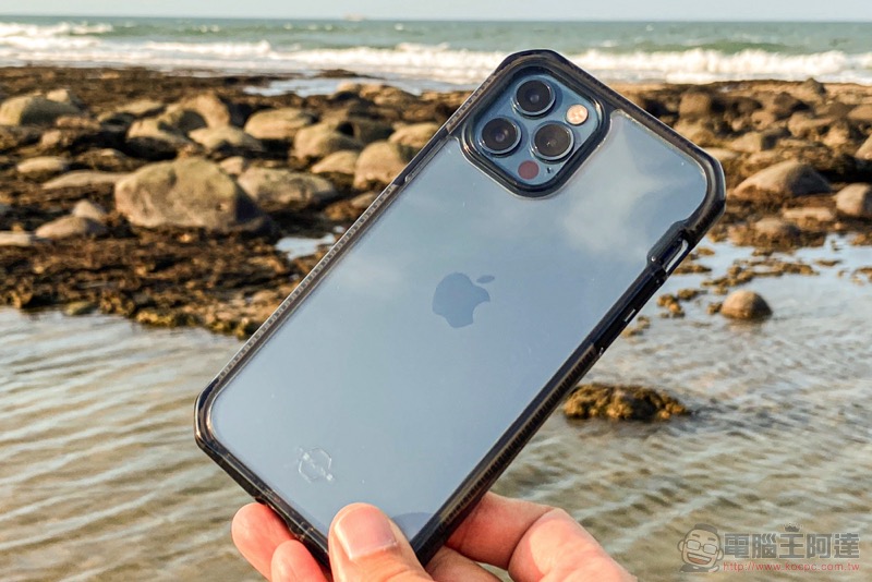 iPhone 12 抗菌、防摔都不妥協！ITSKINS 極限運動保護殼開箱體驗（評價 / 評測 / 動手玩） - 電腦王阿達
