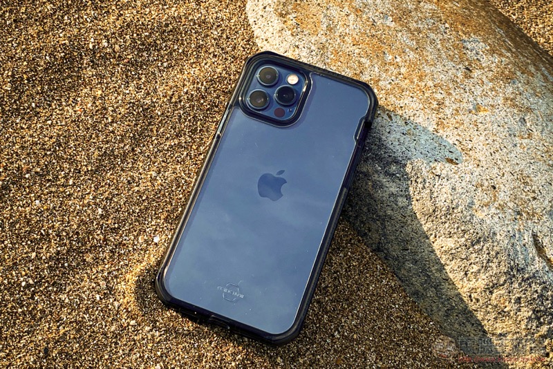 iPhone 12 抗菌、防摔都不妥協！ITSKINS 極限運動保護殼開箱體驗（評價 / 評測 / 動手玩） - 電腦王阿達