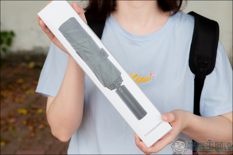 小米有品90分全自動反向折疊照明傘，不只是雨傘，還能幫你照明