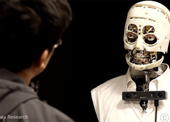 迪士尼的擬真機器人「眼神超親切」，其他的部分就別太在意了（怕爆）