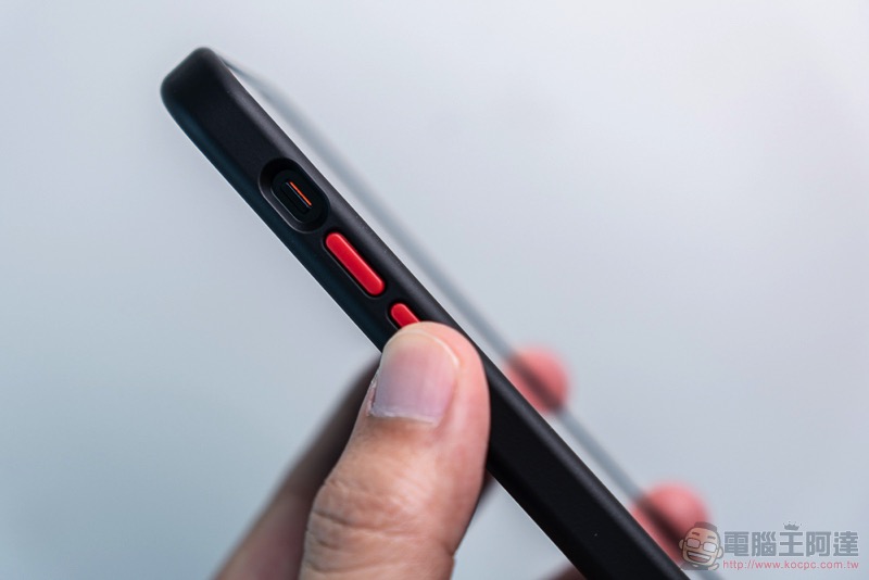 hoda iPhone 12 Pro 晶石防摔保護殼開箱體驗：晶透美型與柔嫩質感的極致之選 - 電腦王阿達