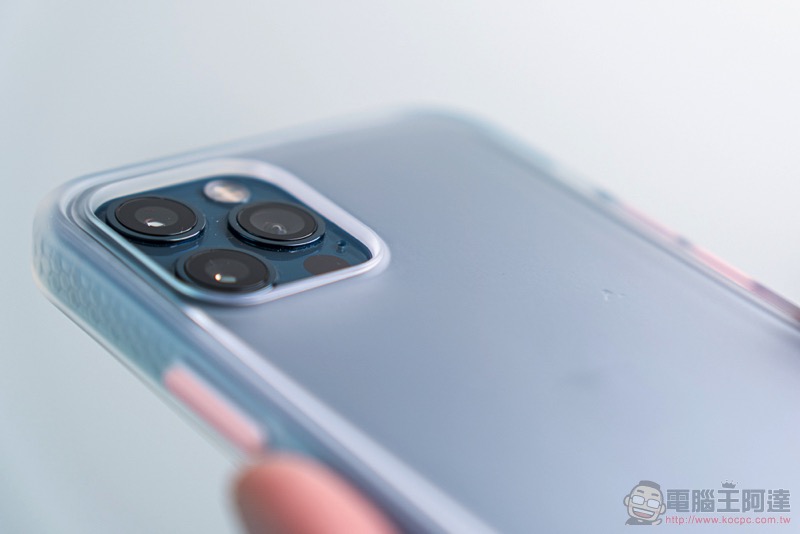 hoda iPhone 12 Pro 晶石防摔保護殼開箱體驗：晶透美型與柔嫩質感的極致之選 - 電腦王阿達