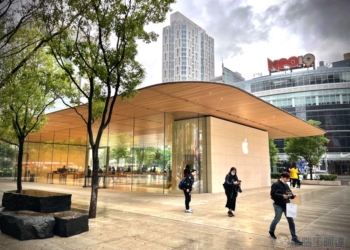 iPhone 12 mini / 12 Pro Max 台灣開賣，全色系與最新配件動手玩