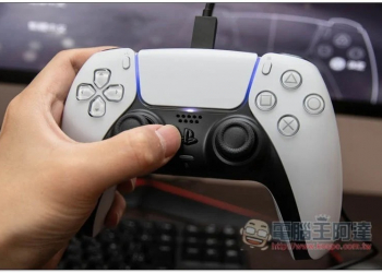 國外網友發現 PS5 控制器前方 Logo 沒有置中且歪斜，使人強迫症發作 - 電腦王阿達
