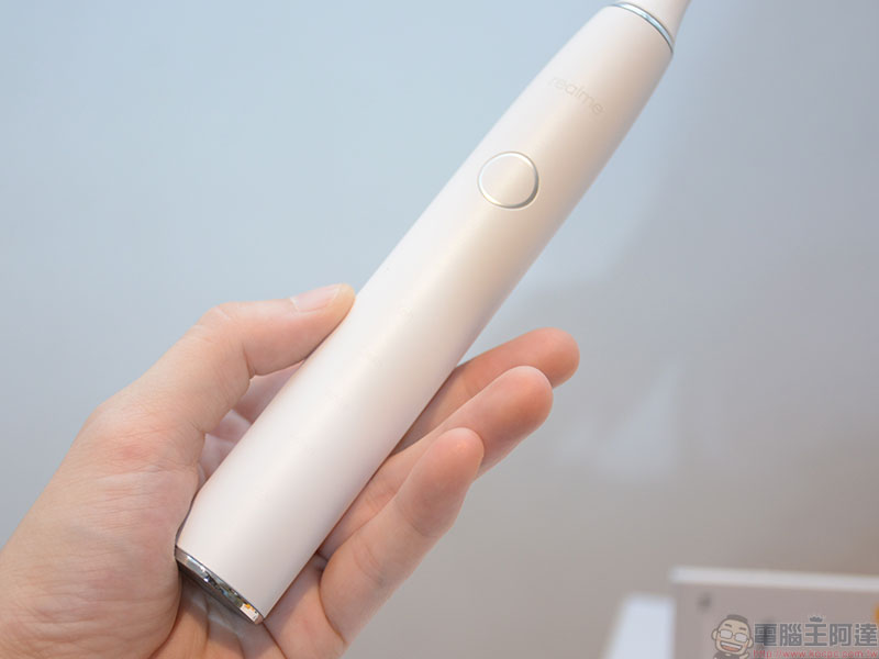 realme 進軍智慧家居，在台推出兩款小尺寸智慧連網顯示器與聲波電動牙刷 M1 - 電腦王阿達