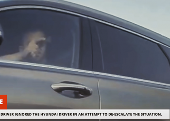 拍電影？有人持槍開車追逐 Tesla 還被拍個正著…