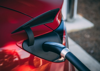 衝年底交車量，國外 Tesla 送 Model 3 與 Model Y 車主一年免費超級充電 - 電腦王阿達