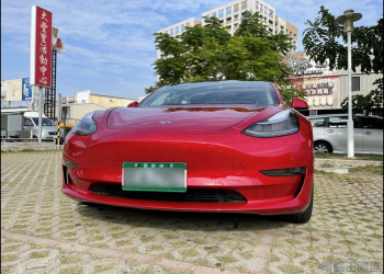 特斯拉 TESLA Model 3 2021 年款開箱！硬體新功能全攻略 - 電腦王阿達